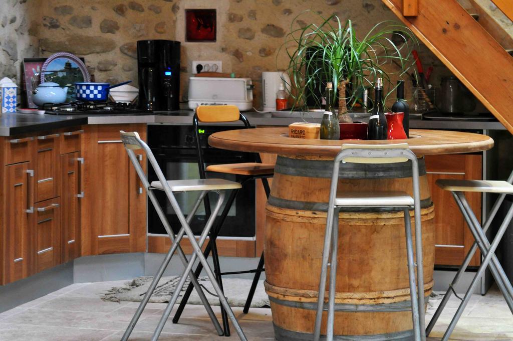 Chambres D'Hotes Les 7 Semaines Chantemerle-les-Bles Exterior photo