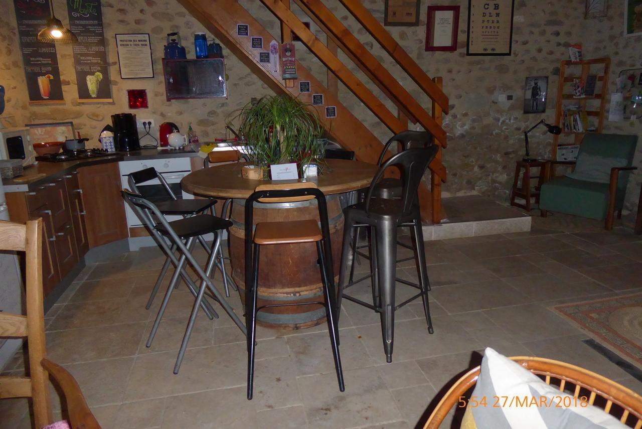 Chambres D'Hotes Les 7 Semaines Chantemerle-les-Bles Exterior photo